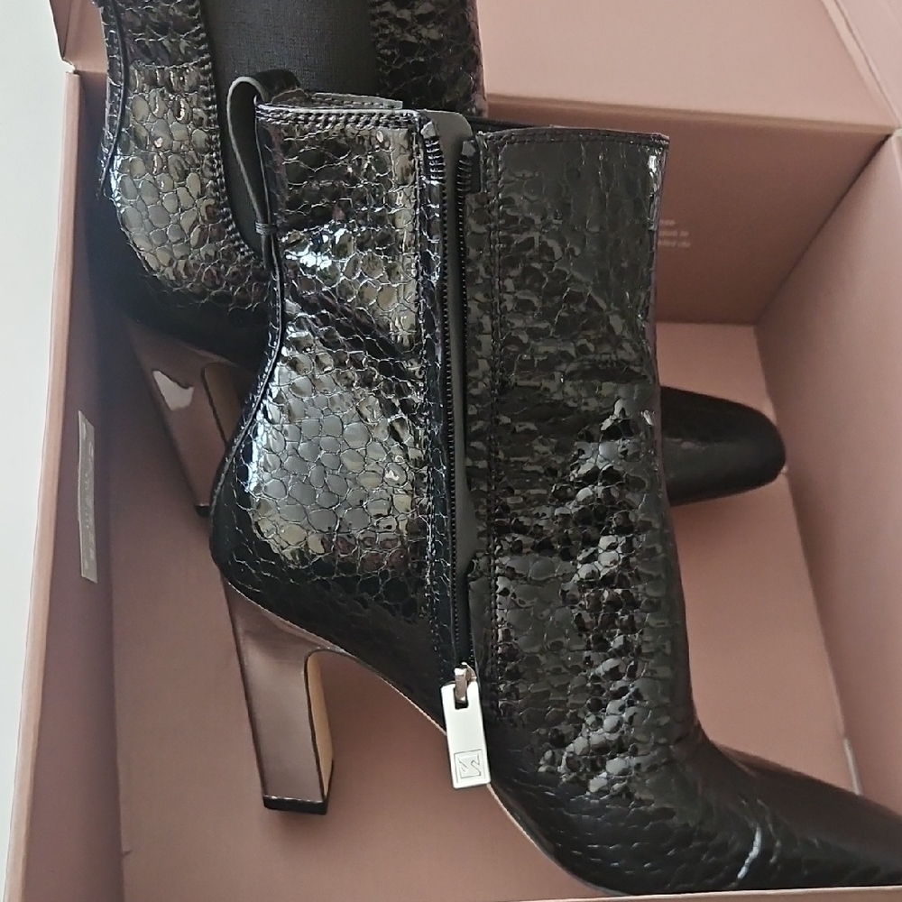 Elegant Sarto Black Snakeskin Ankle Boots Size 8